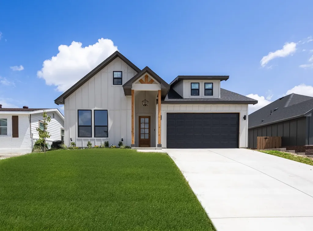 5208 Helmick Fort Worth TX 76107