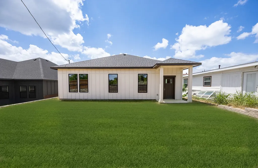 5208 Helmick Fort Worth TX 76107