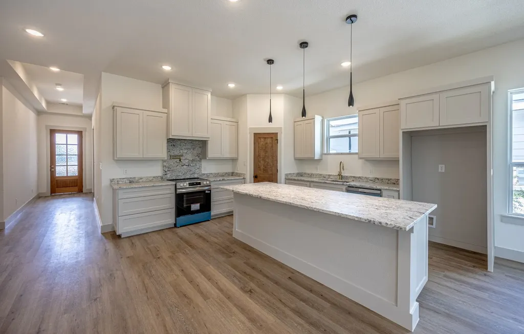 5208 Helmick Fort Worth TX 76107