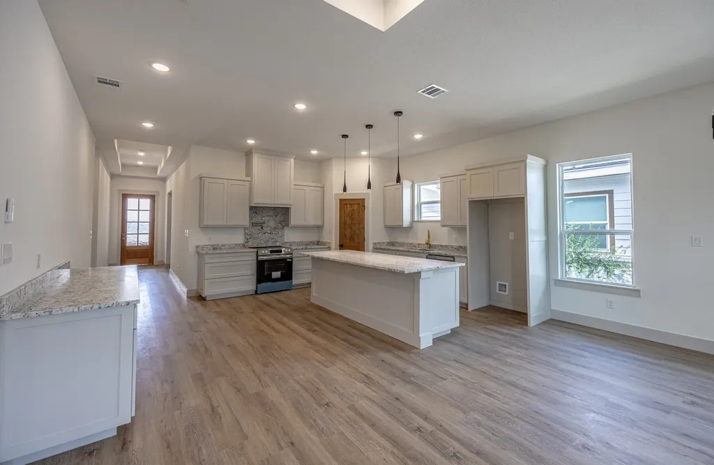 5208 Helmick Fort Worth TX 76107