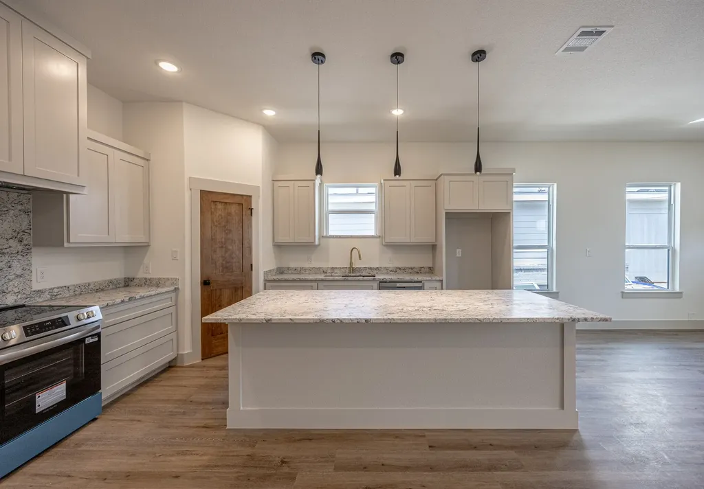 5208 Helmick Fort Worth TX 76107