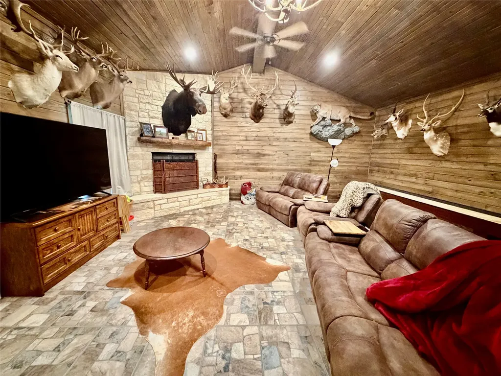 309 County Road 461 Eastland TX 76448