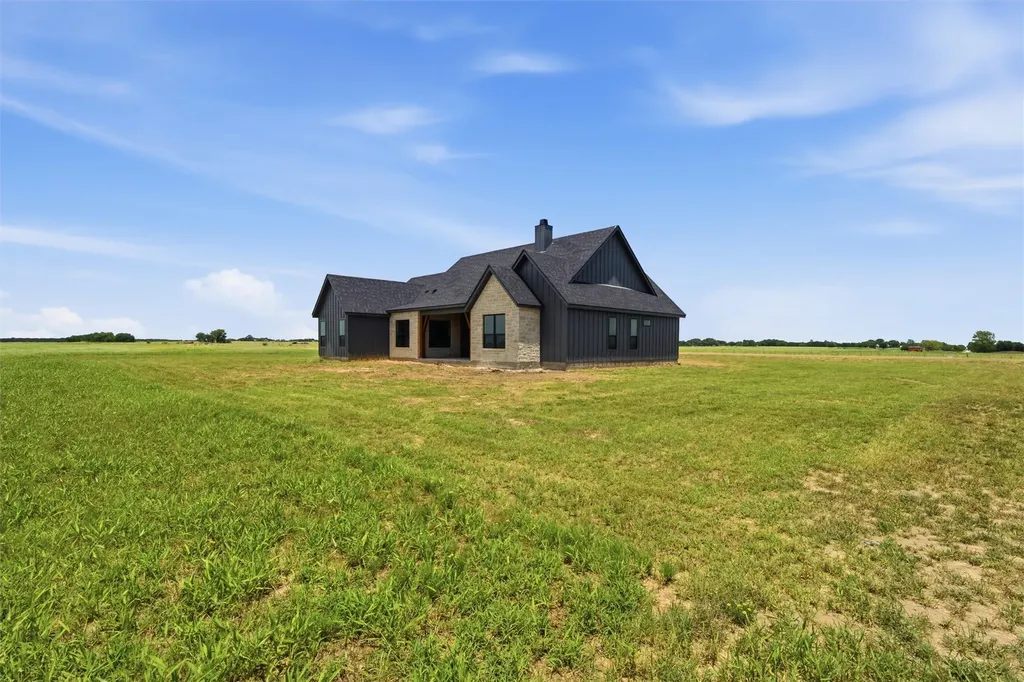 495 High Meadow Elm Mott TX 76640