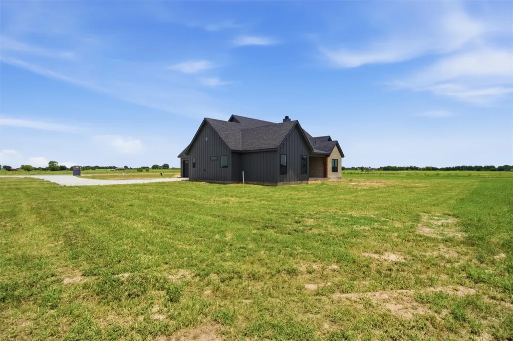 495 High Meadow Elm Mott TX 76640