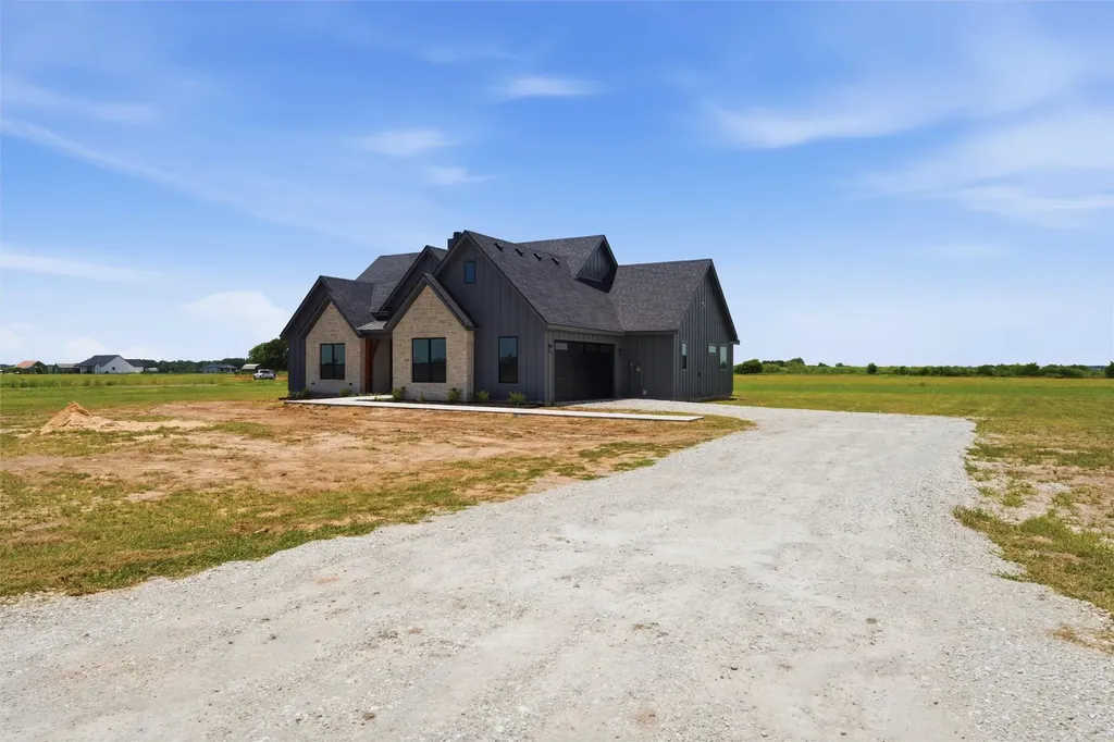 495 High Meadow Elm Mott TX 76640
