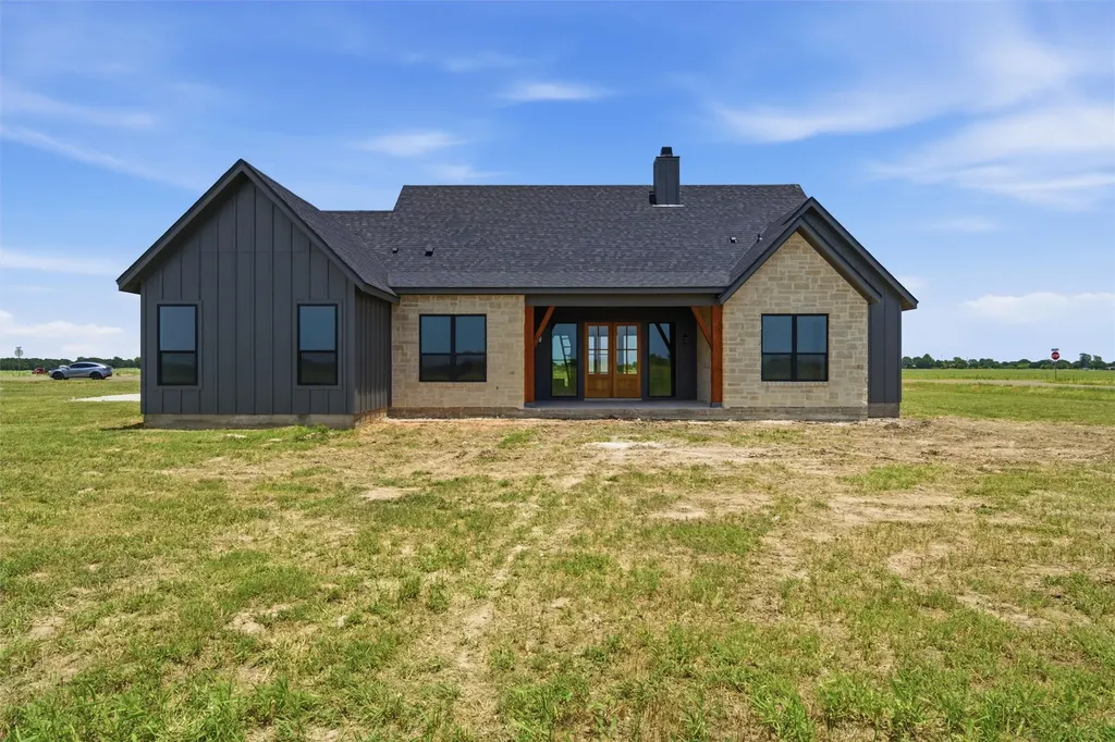 495 High Meadow Elm Mott TX 76640