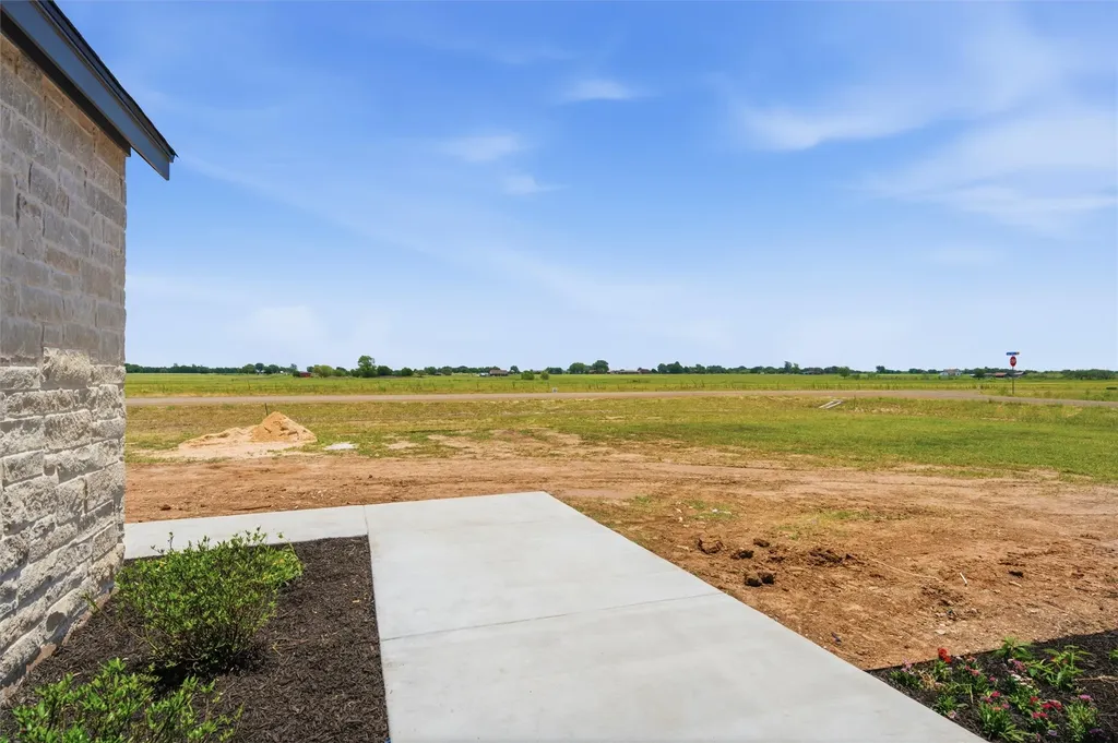 495 High Meadow Elm Mott TX 76640