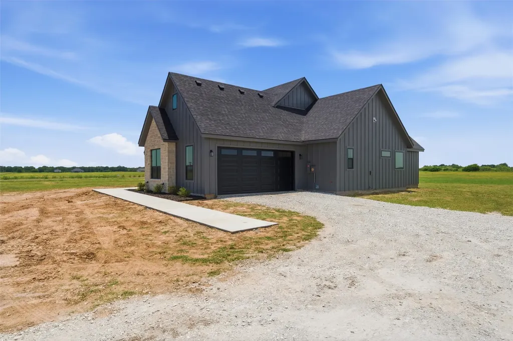 495 High Meadow Elm Mott TX 76640