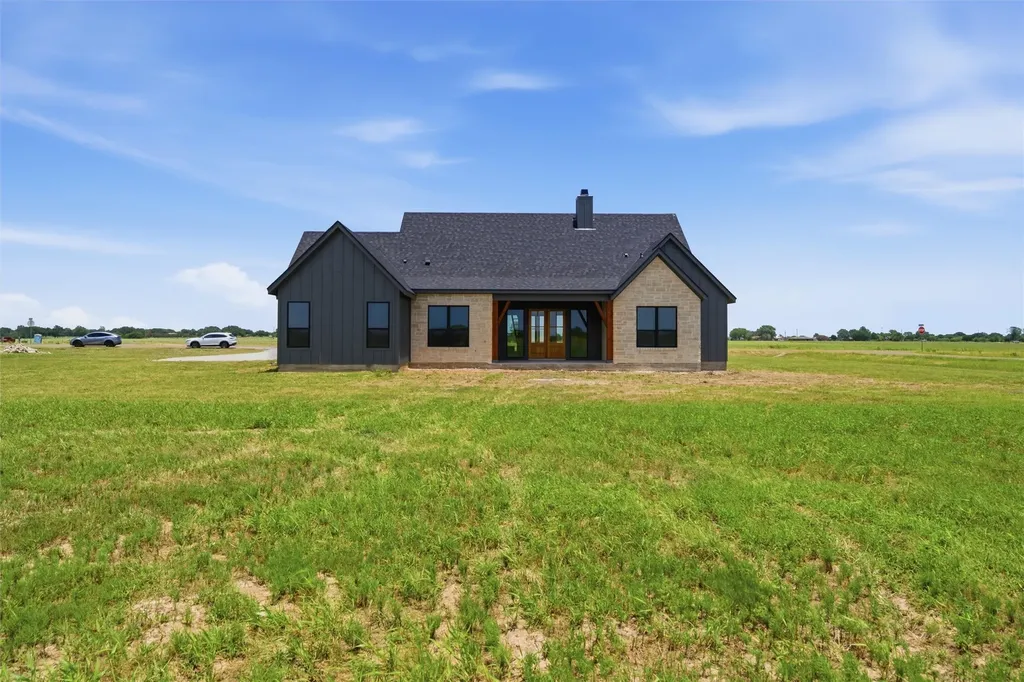 495 High Meadow Elm Mott TX 76640