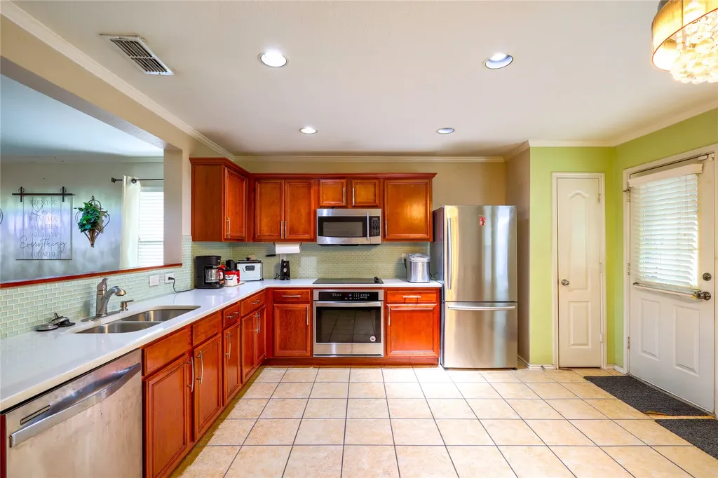 8017 Sartain Drive Fort Worth TX 76120