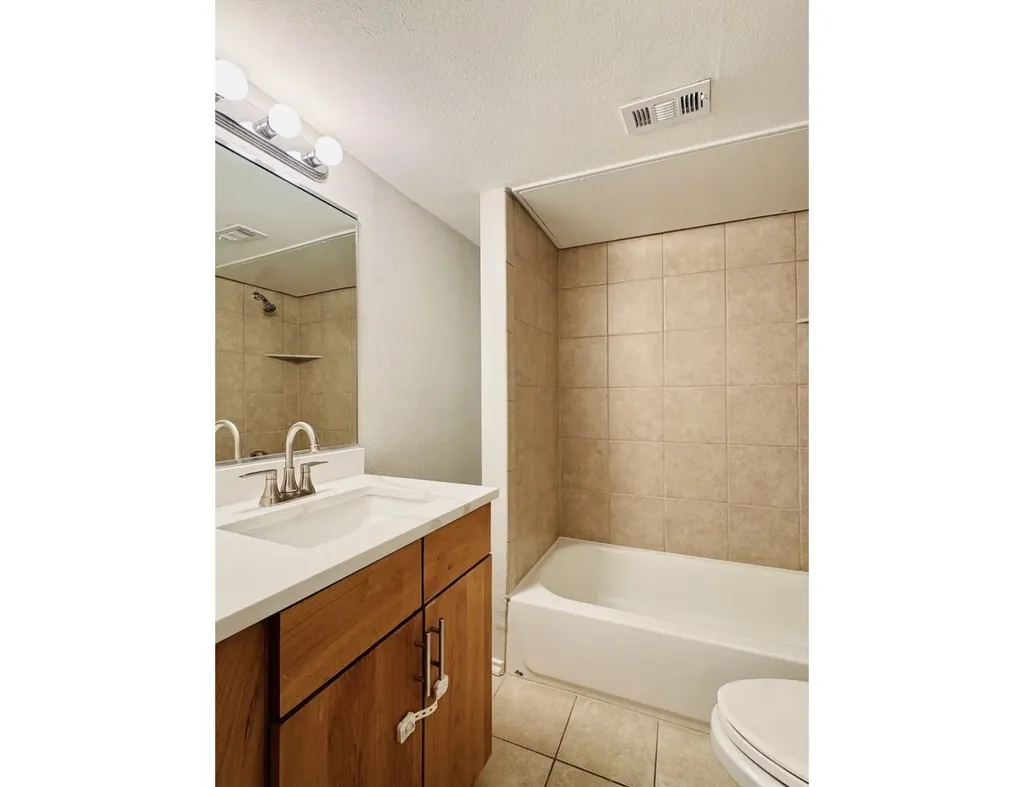 4616 W Lovers Lane Dallas TX 75209