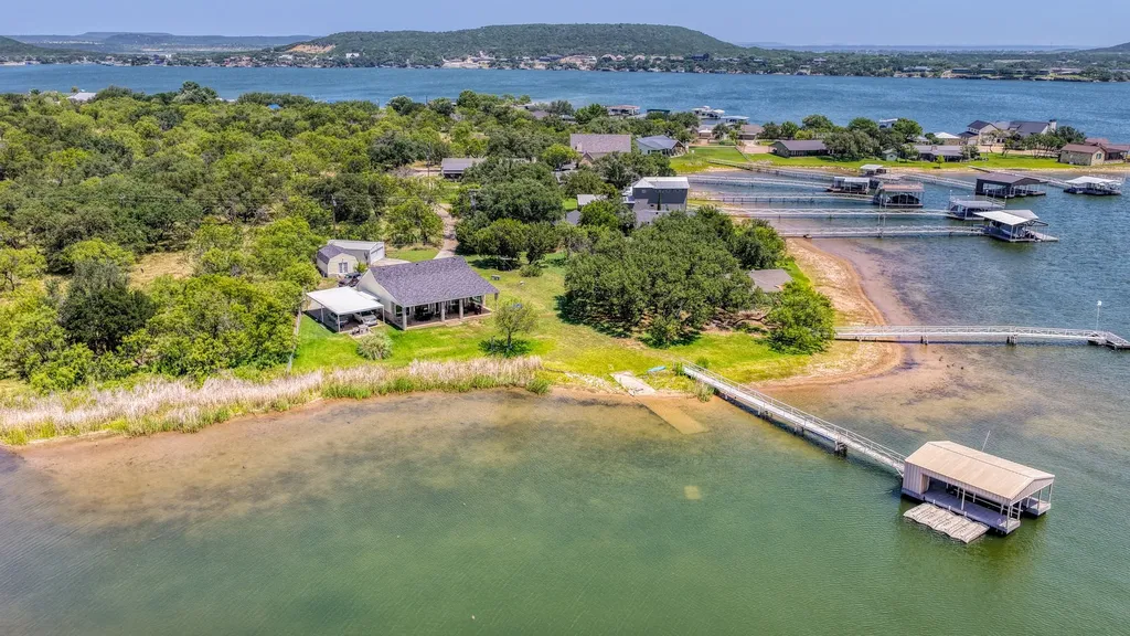 1011 Firewheel Trail Graford TX 76449