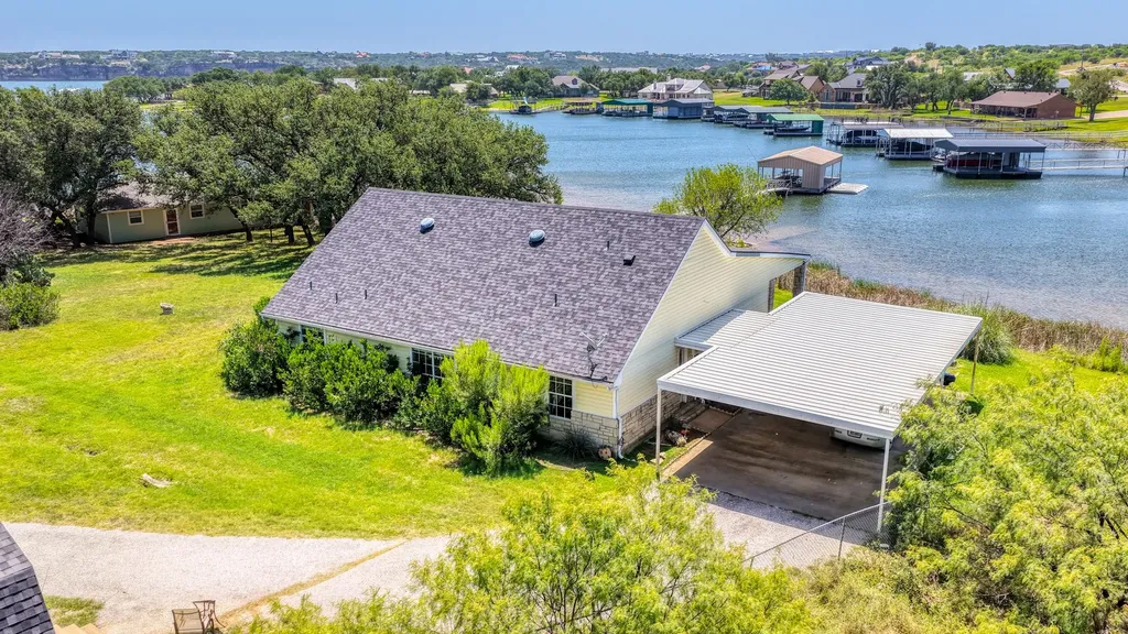 1011 Firewheel Trail Graford TX 76449
