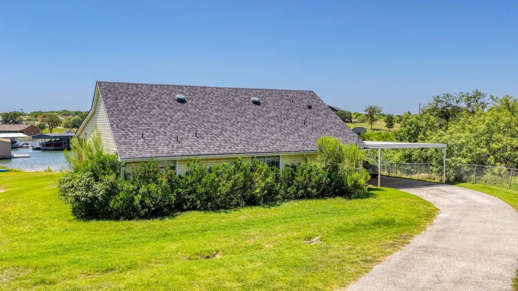 1011 Firewheel Trail Graford TX 76449