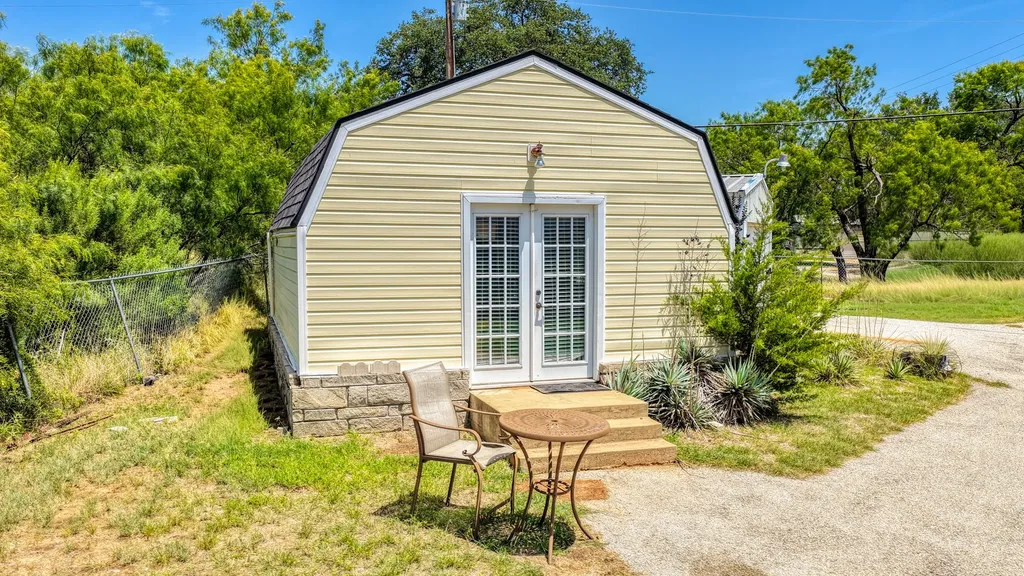 1011 Firewheel Trail Graford TX 76449