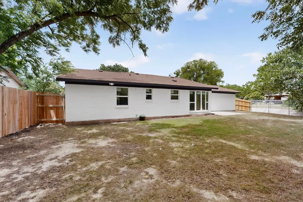 409 Opal Street Saginaw TX 76179