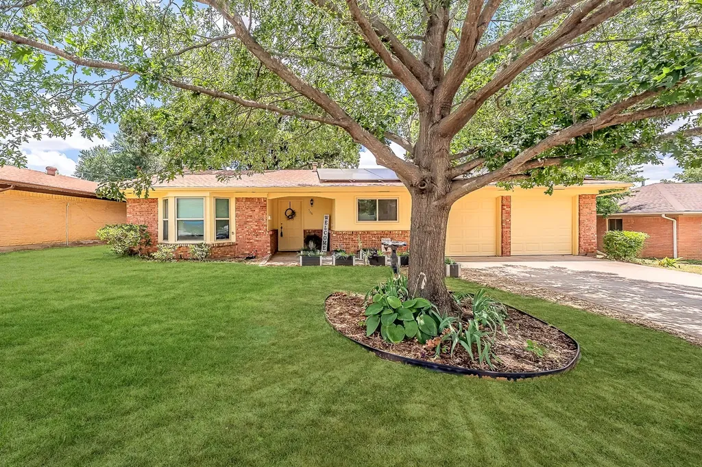 506 E Huitt Lane Euless TX 76040
