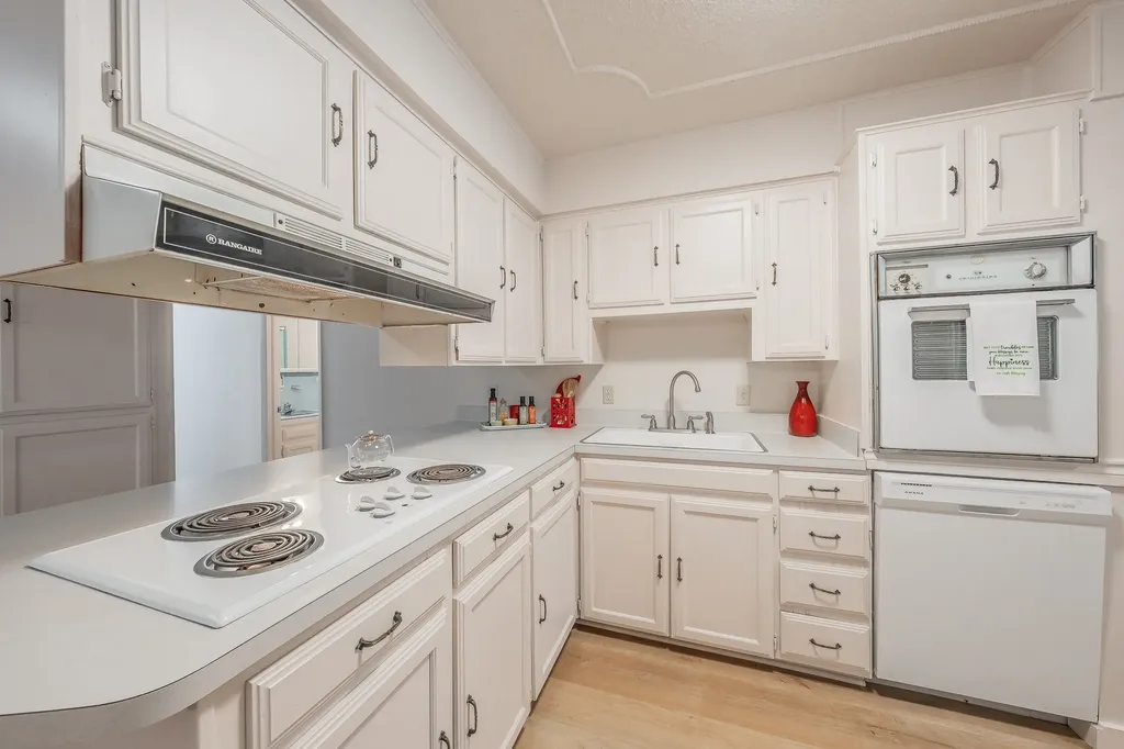 506 E Huitt Lane Euless TX 76040