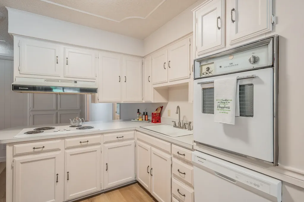 506 E Huitt Lane Euless TX 76040