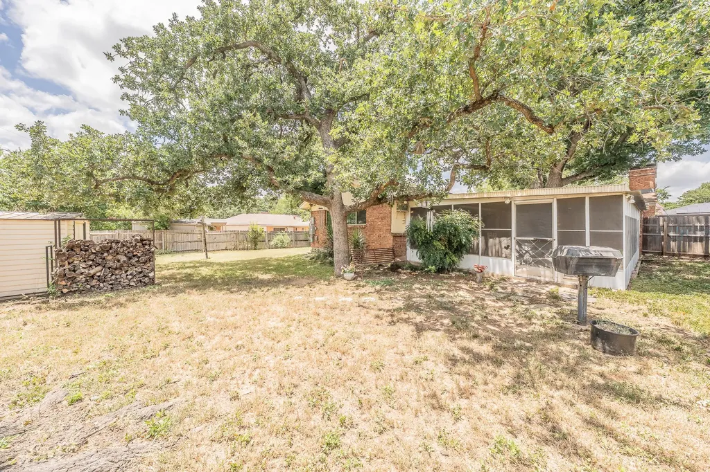 506 E Huitt Lane Euless TX 76040