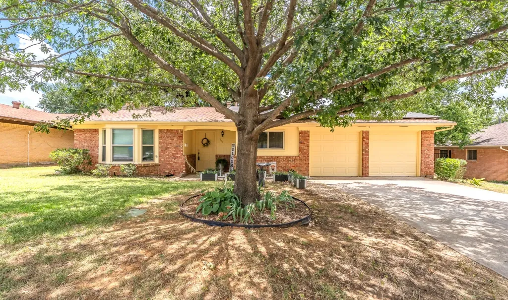 506 E Huitt Lane Euless TX 76040