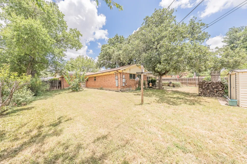 506 E Huitt Lane Euless TX 76040