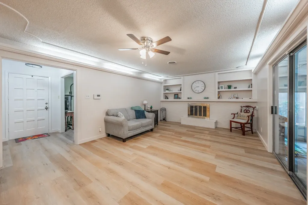 506 E Huitt Lane Euless TX 76040