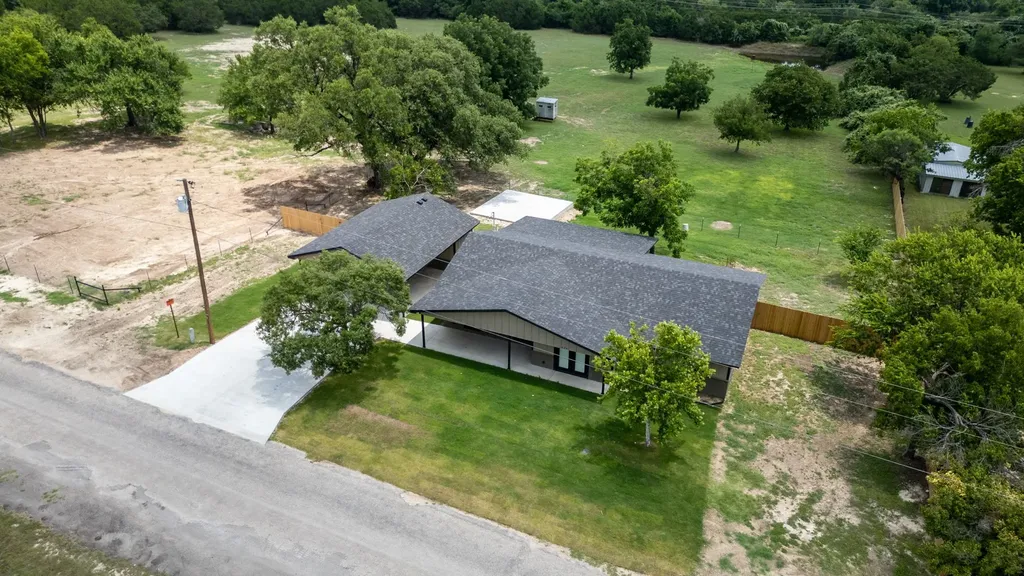 234 County Road 3400 Lampasas TX 76550