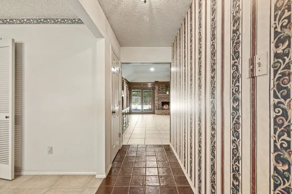 4321 Waycross Drive Arlington TX 76016