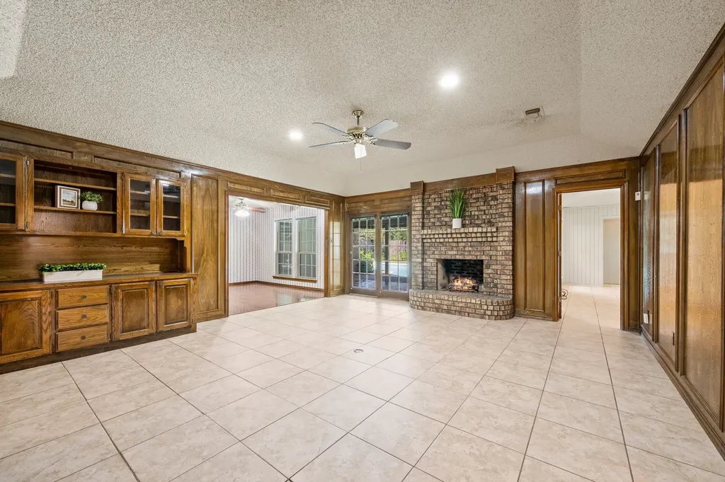 4321 Waycross Drive Arlington TX 76016