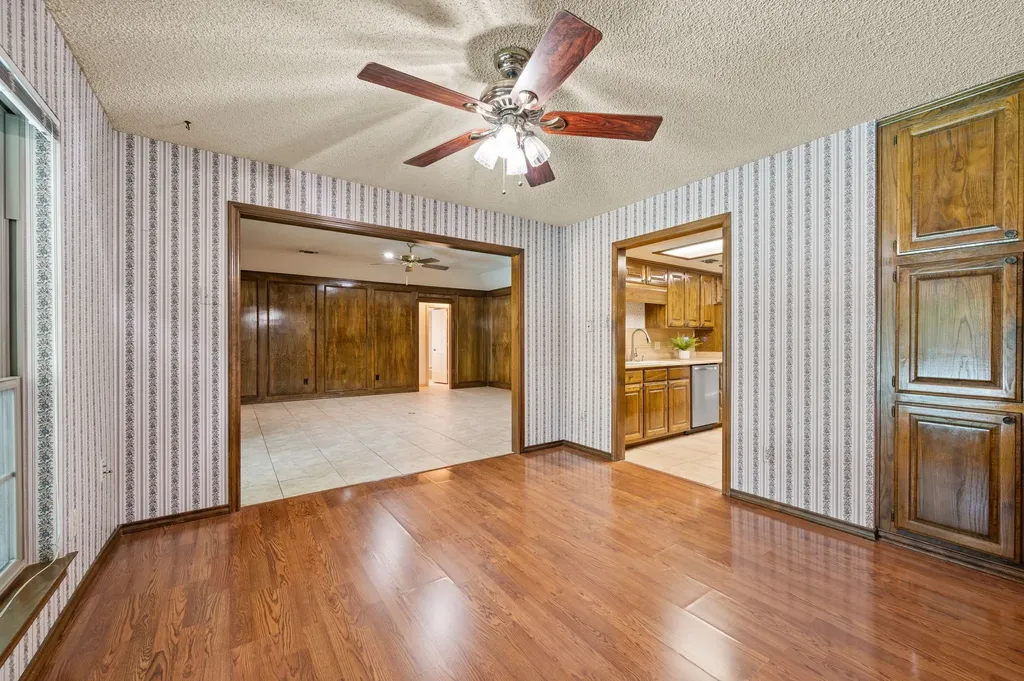 4321 Waycross Drive Arlington TX 76016