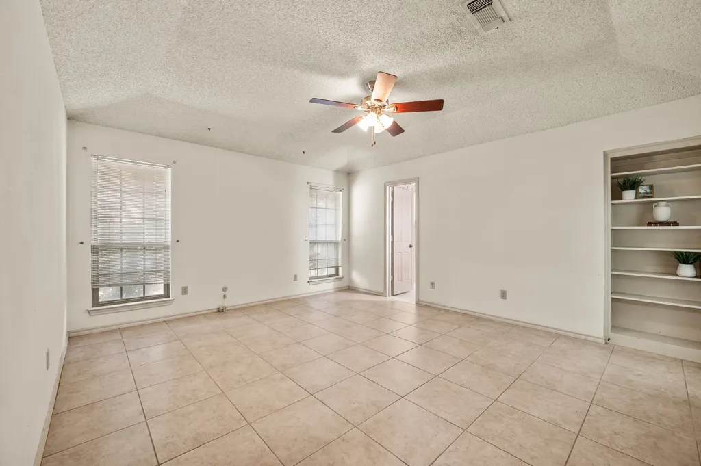 4321 Waycross Drive Arlington TX 76016