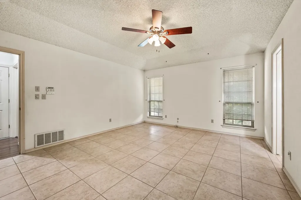 4321 Waycross Drive Arlington TX 76016