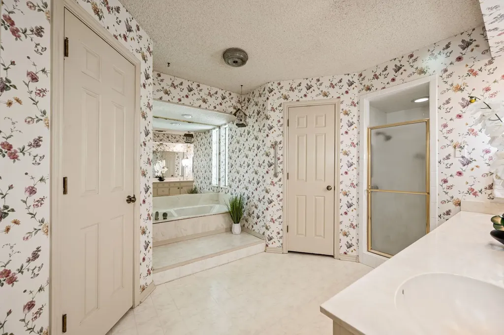 4321 Waycross Drive Arlington TX 76016