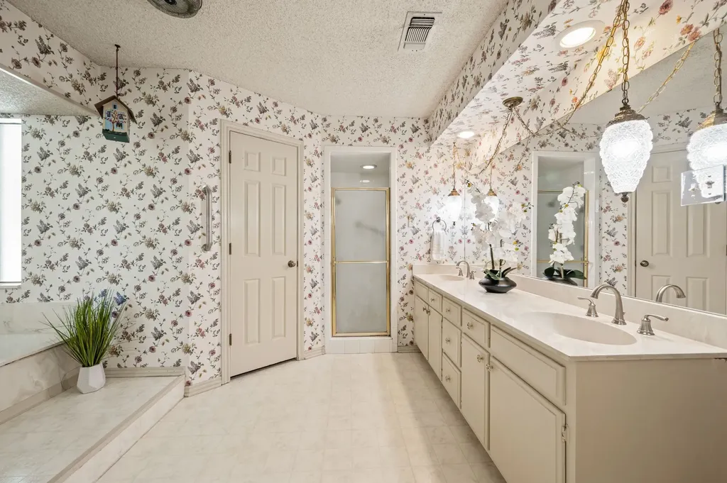 4321 Waycross Drive Arlington TX 76016