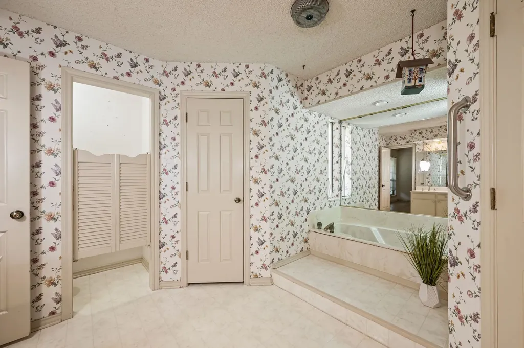 4321 Waycross Drive Arlington TX 76016