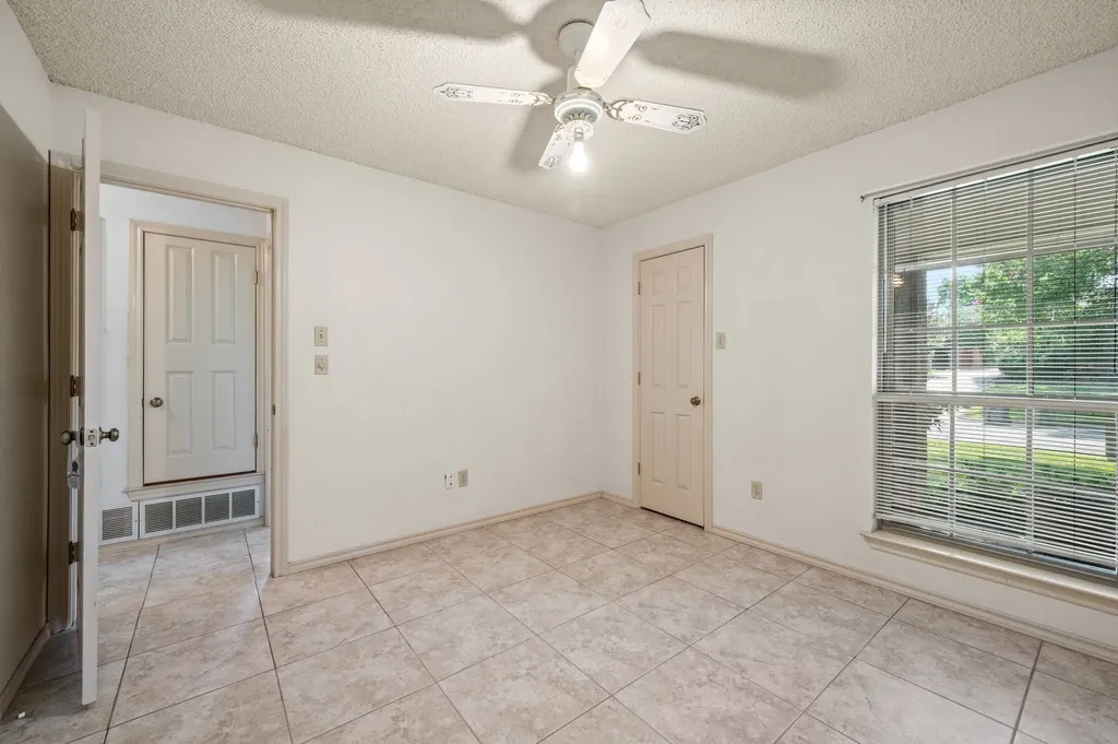 4321 Waycross Drive Arlington TX 76016