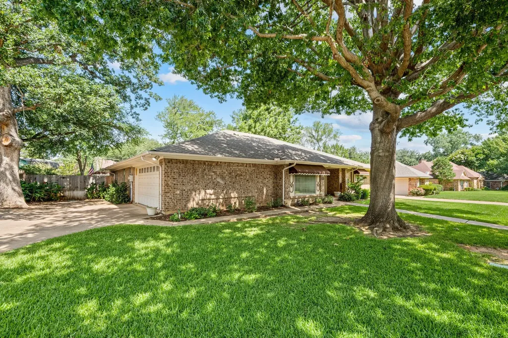 4321 Waycross Drive Arlington TX 76016