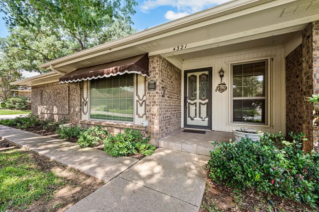 4321 Waycross Drive Arlington TX 76016