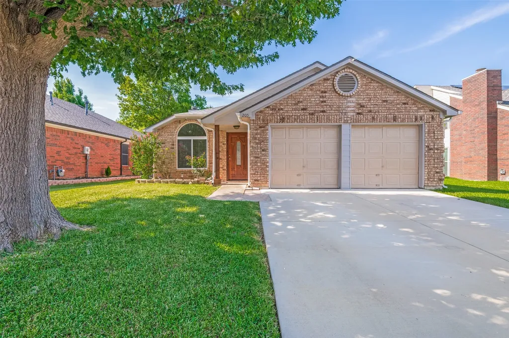 205 Weyland Drive Grand Prairie TX 75052