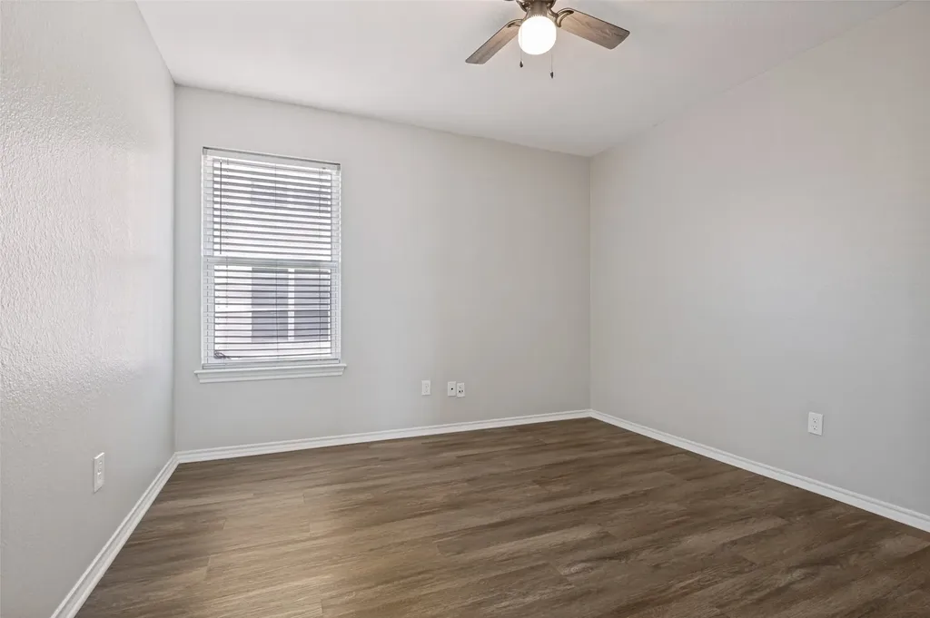 205 Weyland Drive Grand Prairie TX 75052