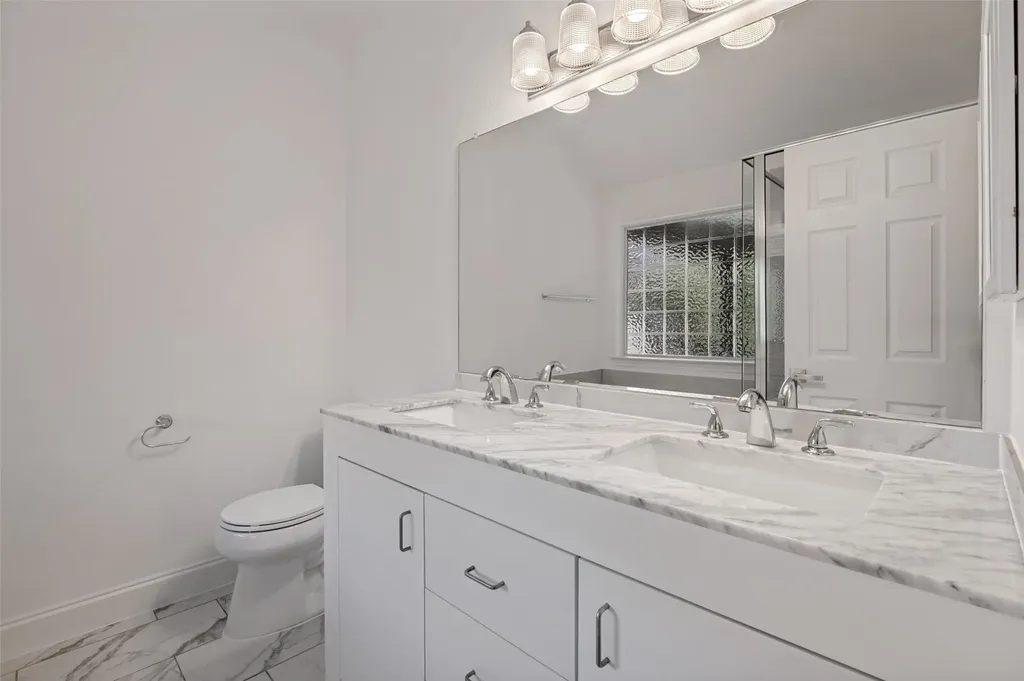 205 Weyland Drive Grand Prairie TX 75052