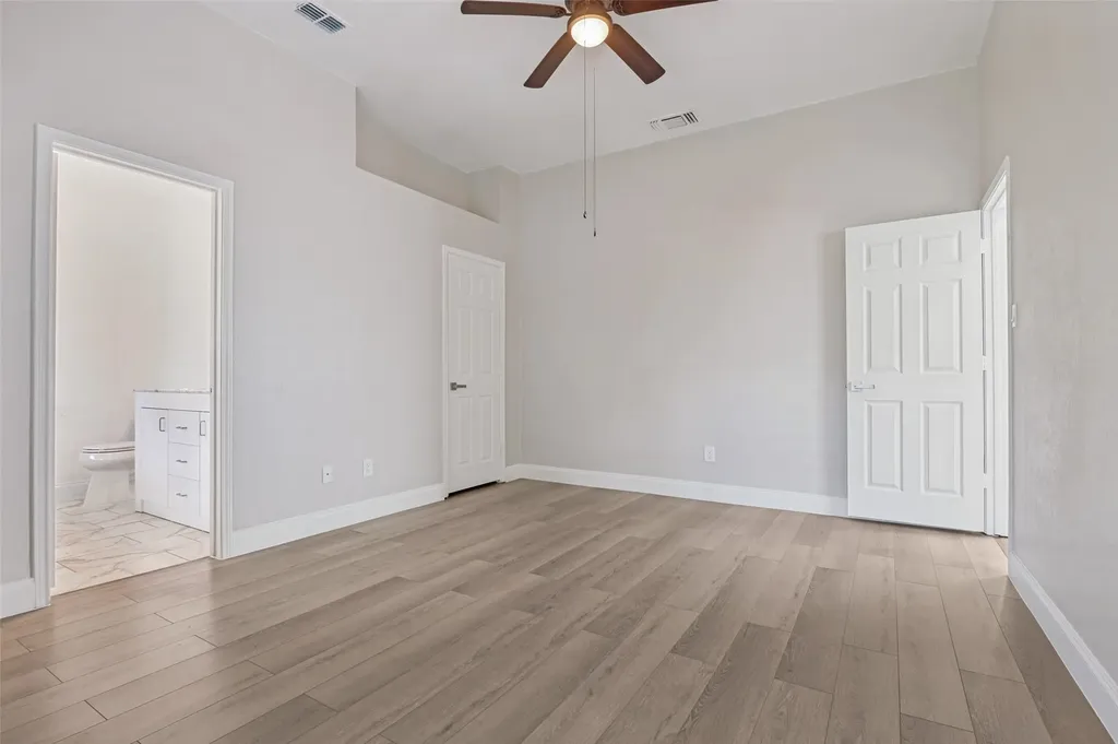 205 Weyland Drive Grand Prairie TX 75052