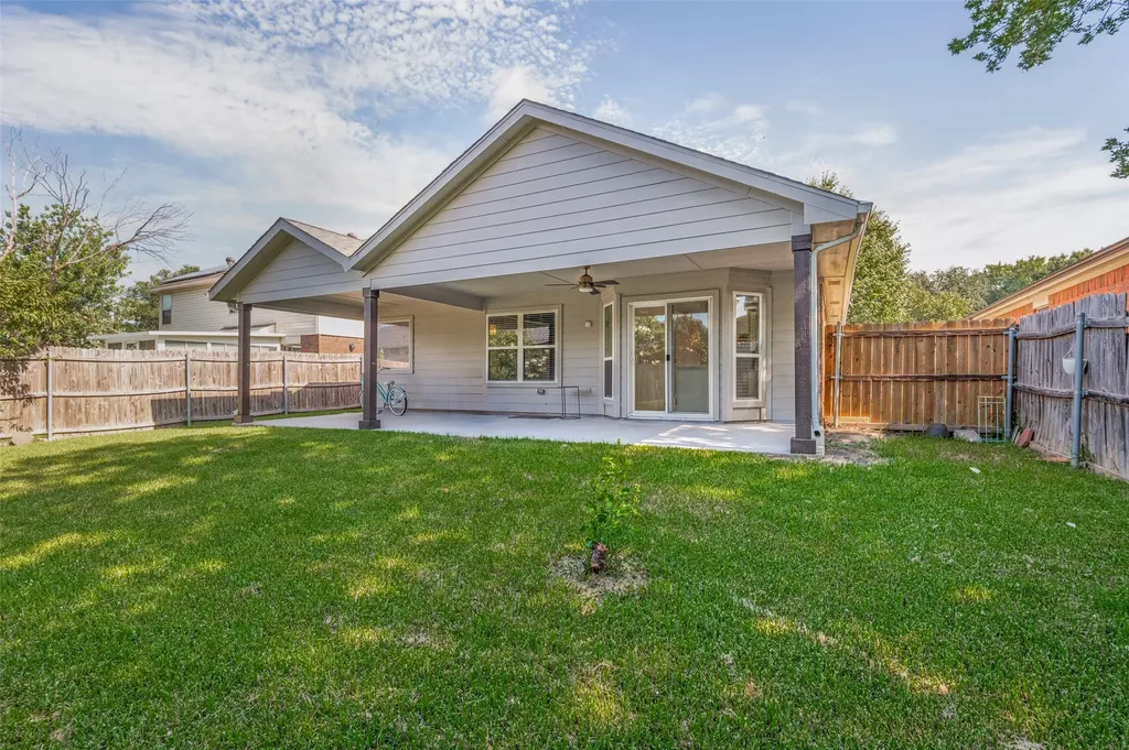 205 Weyland Drive Grand Prairie TX 75052