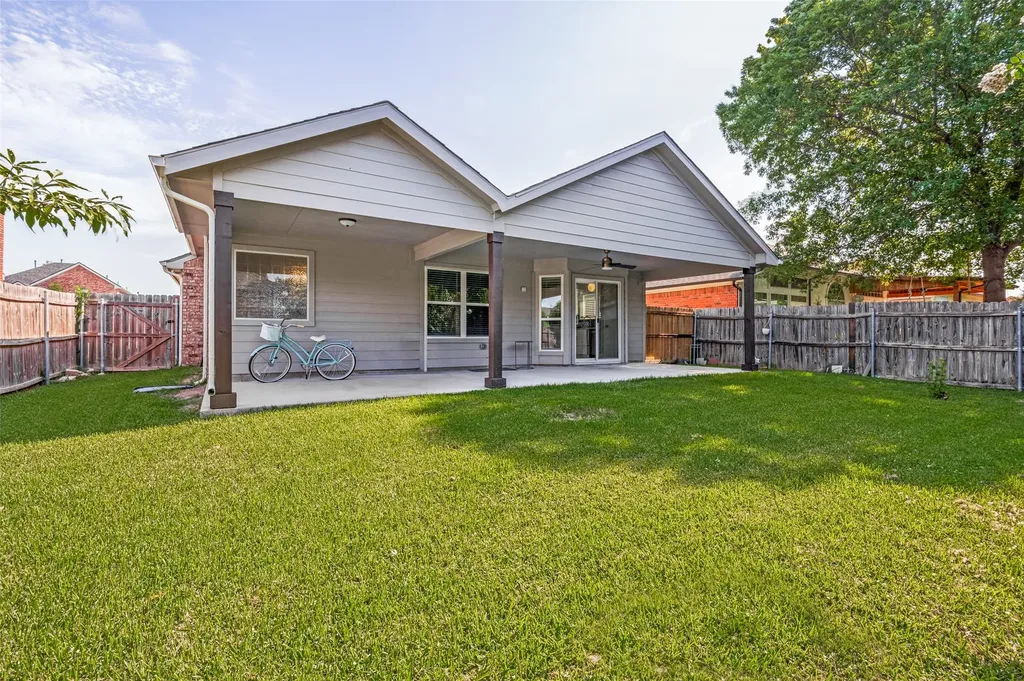 205 Weyland Drive Grand Prairie TX 75052