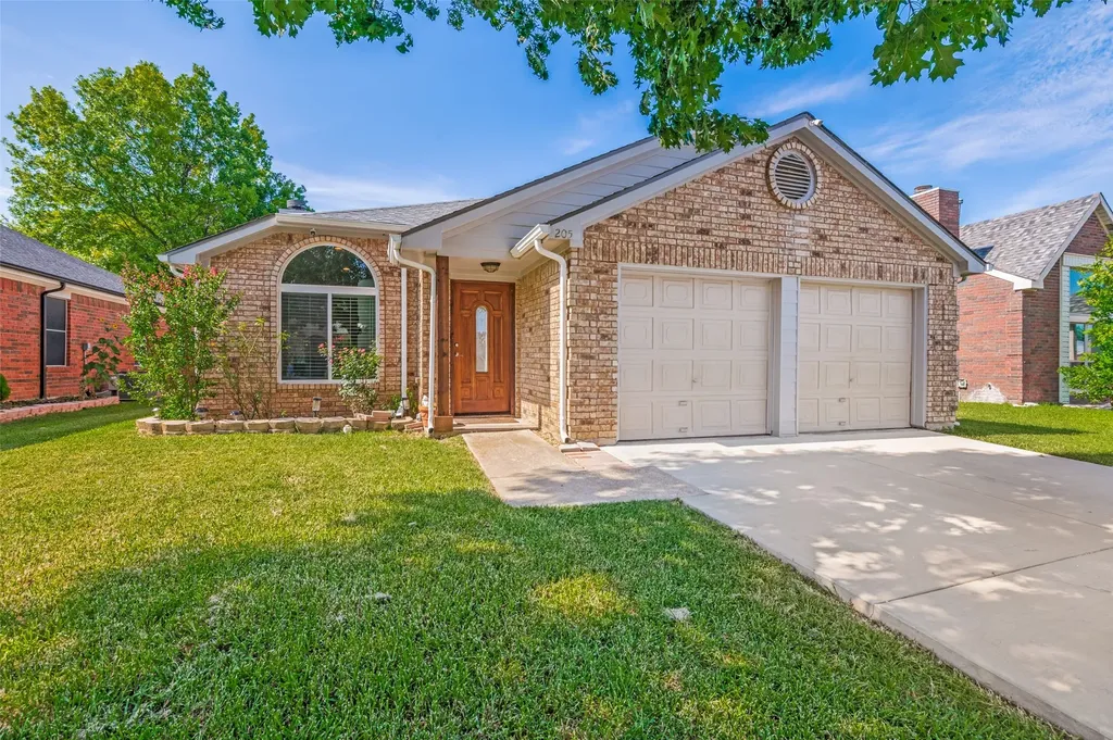 205 Weyland Drive Grand Prairie TX 75052