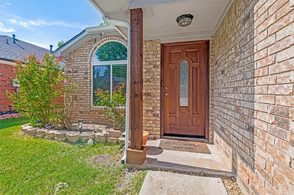205 Weyland Drive Grand Prairie TX 75052