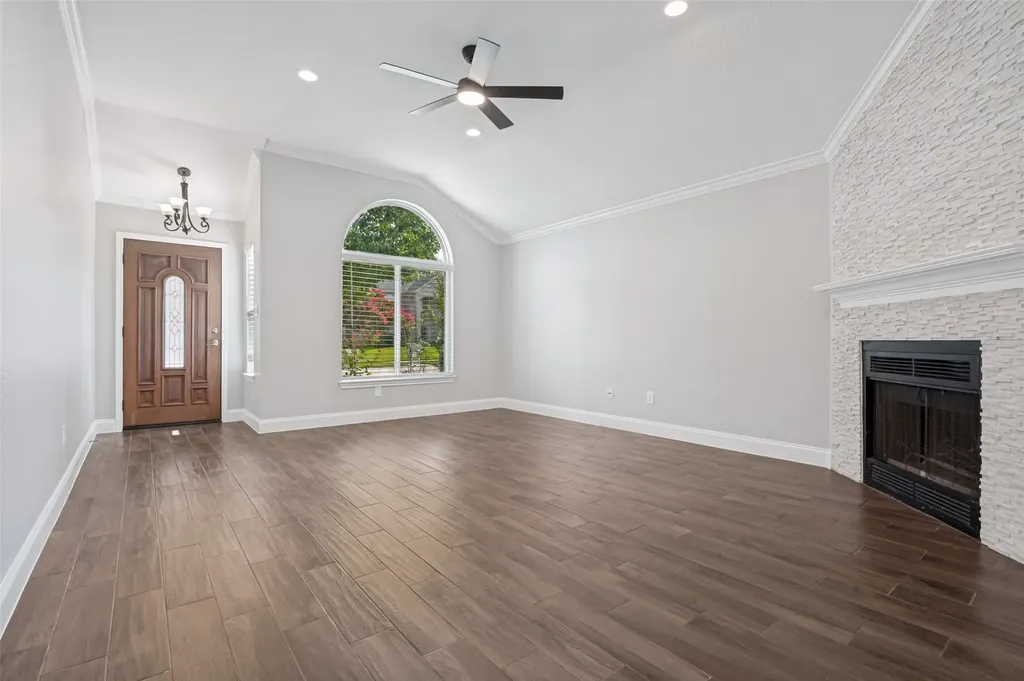 205 Weyland Drive Grand Prairie TX 75052