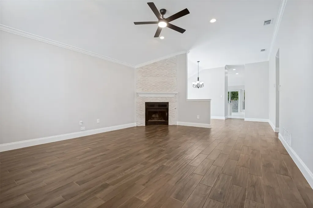 205 Weyland Drive Grand Prairie TX 75052