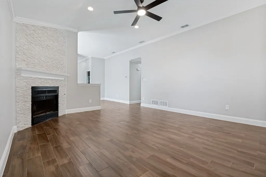 205 Weyland Drive Grand Prairie TX 75052
